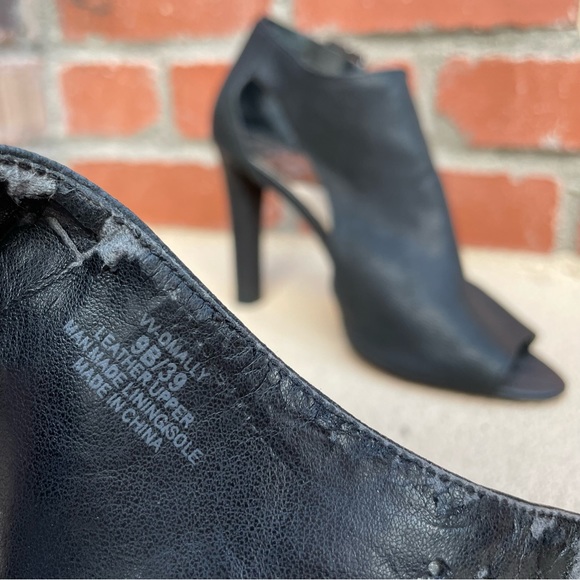 Vince Camuto Omally black leather peep toe 4” heels - Sz 9 - Picture 9 of 9